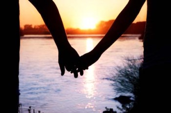 couple-holding-hands-in-sunset