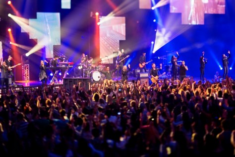 Planetshakers-BandCrowd-Melbourne-Planetshakers-Awakening-1
