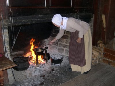 daggett-house-main-room-2-fireplace-cooking